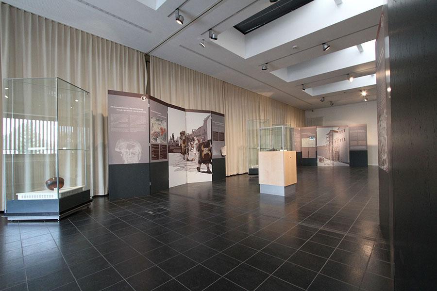 Vitrinen und Infotafeln im Römermuseum Osterburken