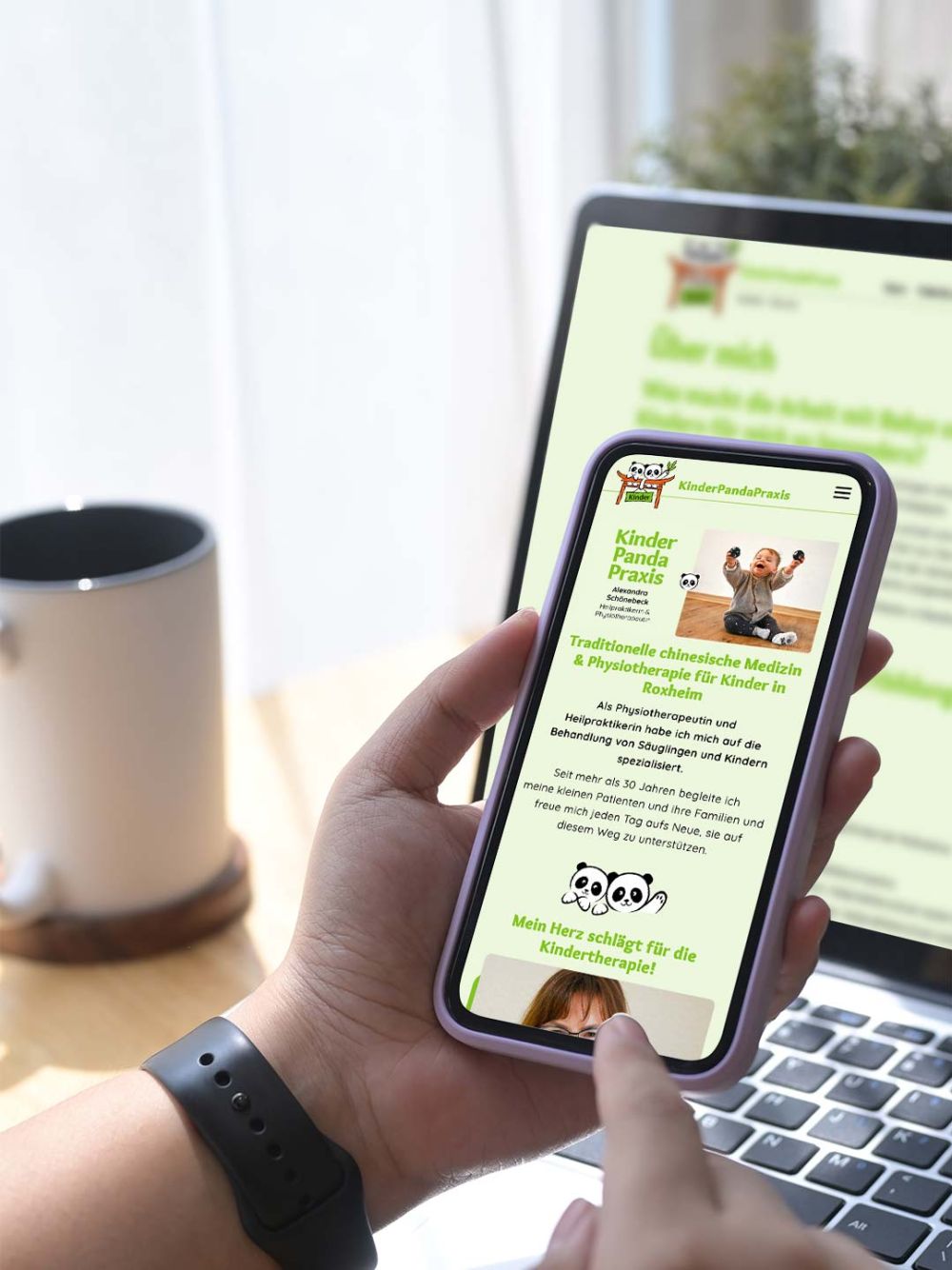 Webseite Kinderpandapraxis auf Handy
