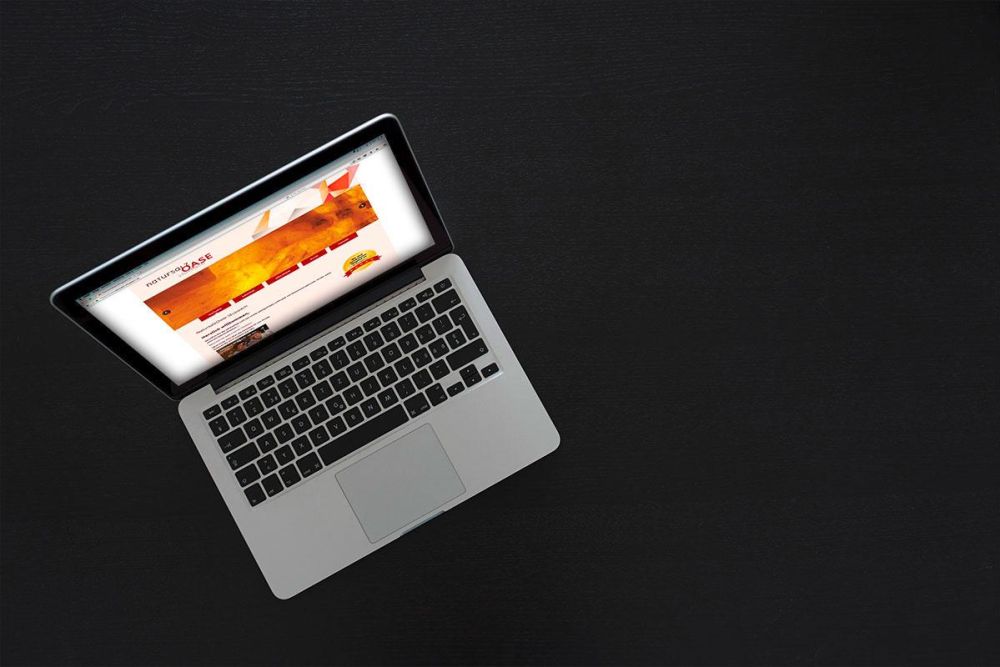 Webseite Salzoase auf einem MacBook