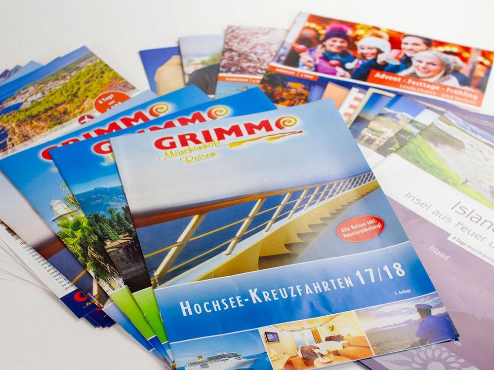 Verschiedene Reise Prospekte