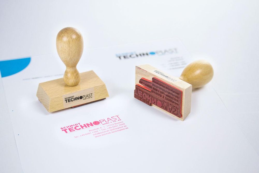 Stempel mit Logo und Anschrift von Schmidt Technoplast