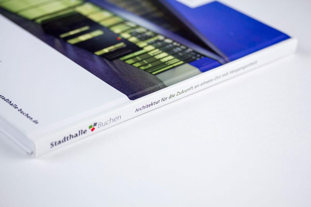 Buchrücken vom Buch zur Stadthalle Buchen