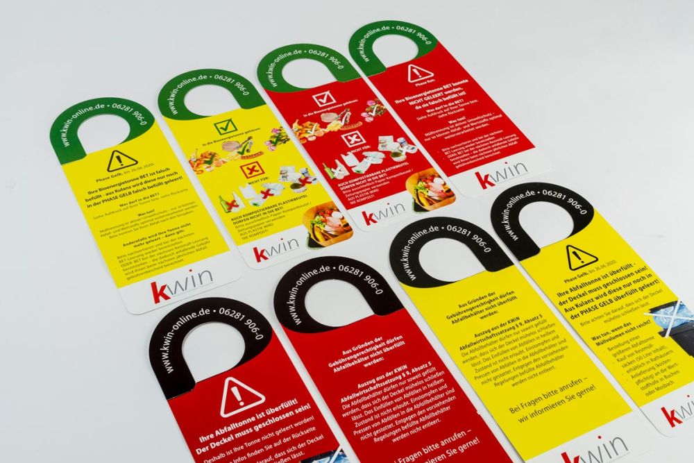 Unterschiedliche Infoanhänger für überfüllte oder falsch befüllte Mülltonnen