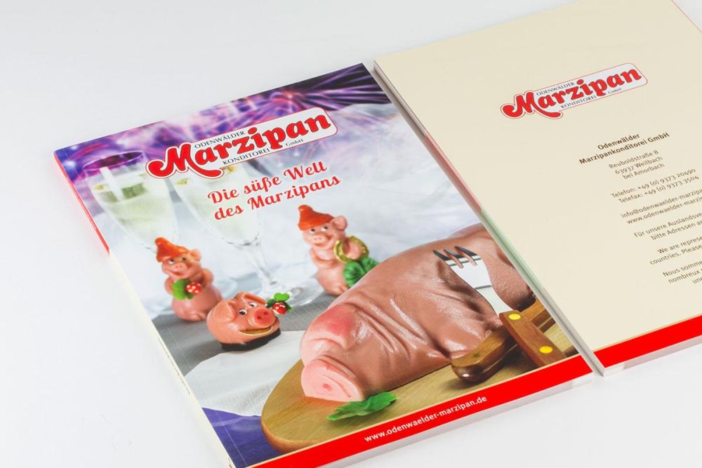 Vorder- und Rückseite vom Odenwälder Marzipan Katalog
