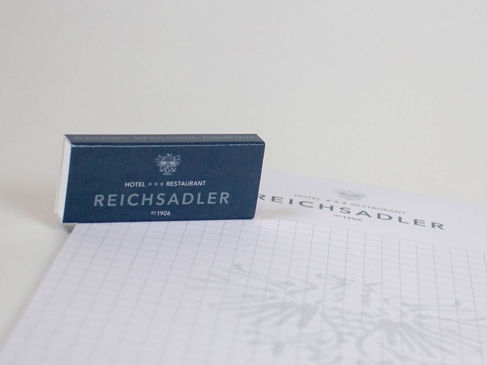 Streichhölzer und Schreibblock in neuem Corporate Design