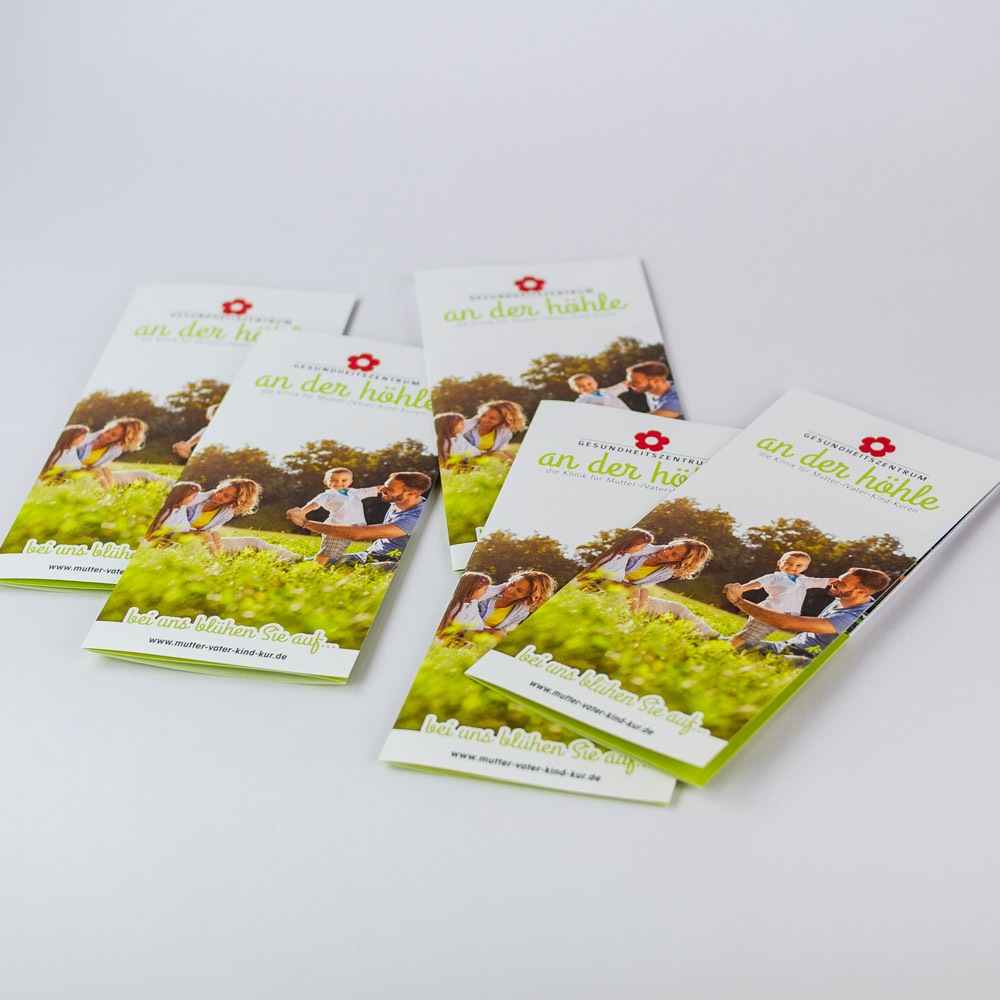 Mehrere Flyer ausgelegt