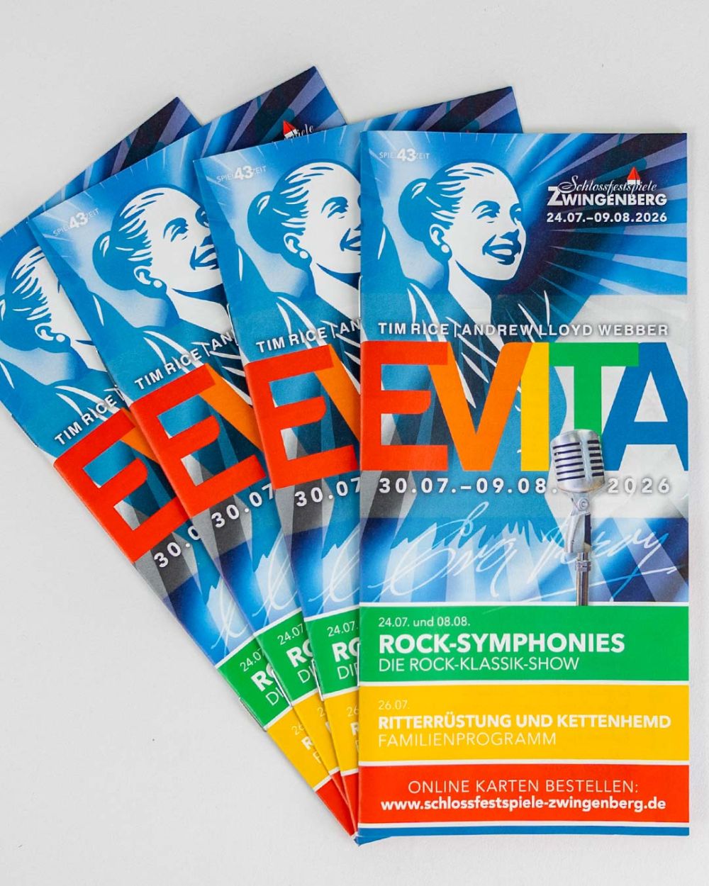 Evita Flyer aufgefächert mit vielen bunten Elementen