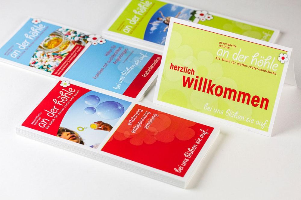 Aufsteller und Flyer für das Gesundheitszentrum an der Höhle