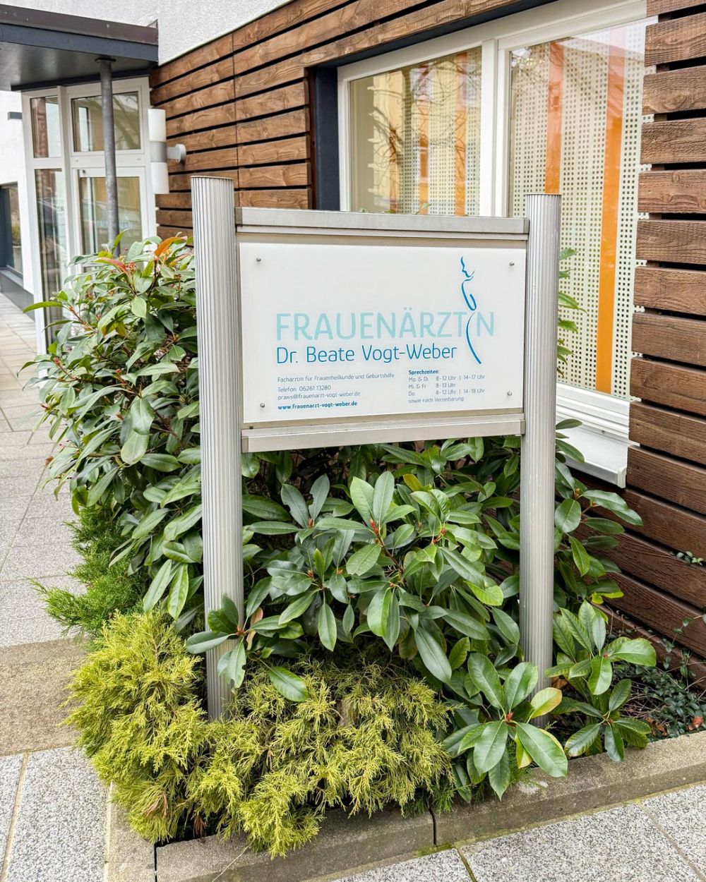 Schild Frauenarztpraxis Vogt-Weber