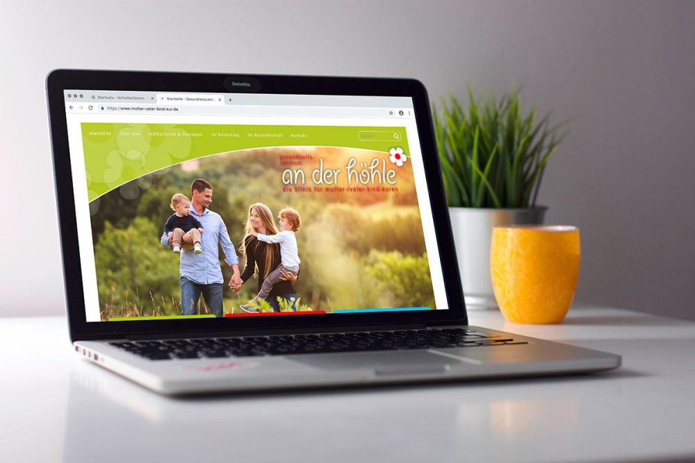 Webseite Gesundheitszentrum an der Höhle auf einem MacBook