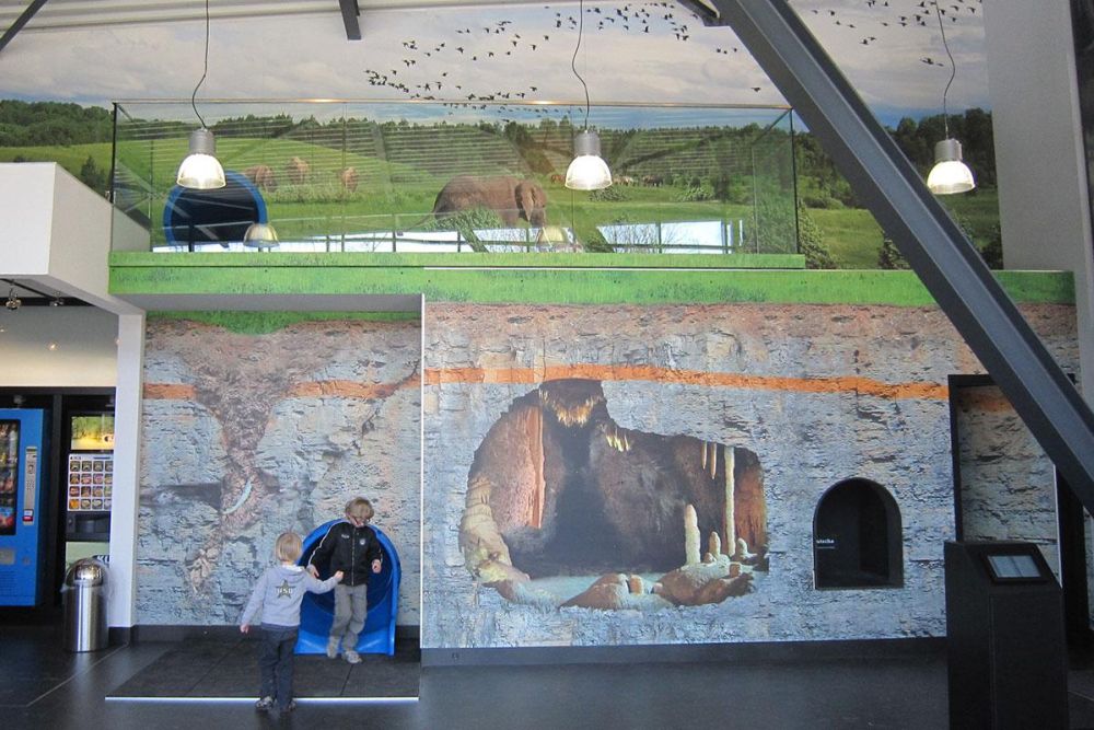 Kletter und Rutschwand im Besucherzentrum Höhlenwelten