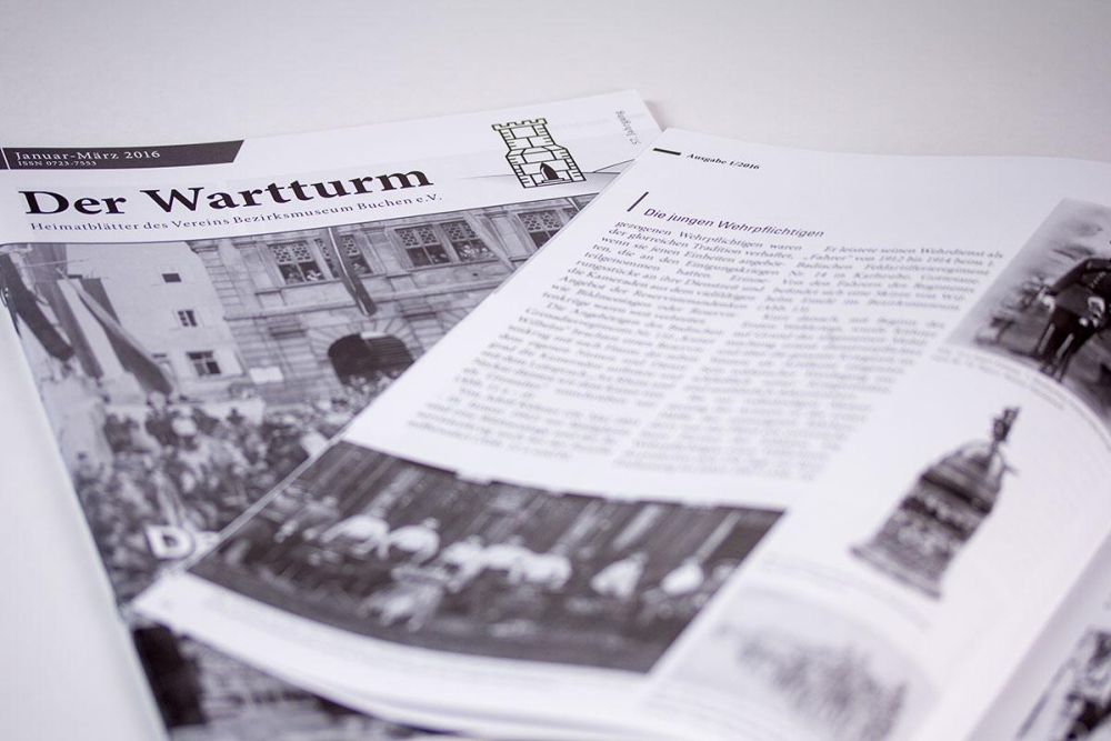 Wartturm mit schwarzweiß Cover und Bildern