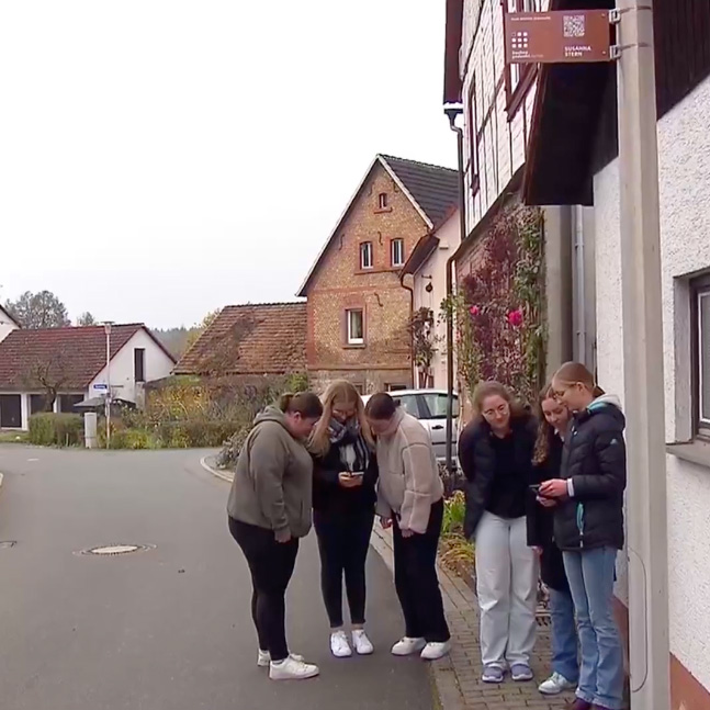 Menschen bei buchen gedenkt