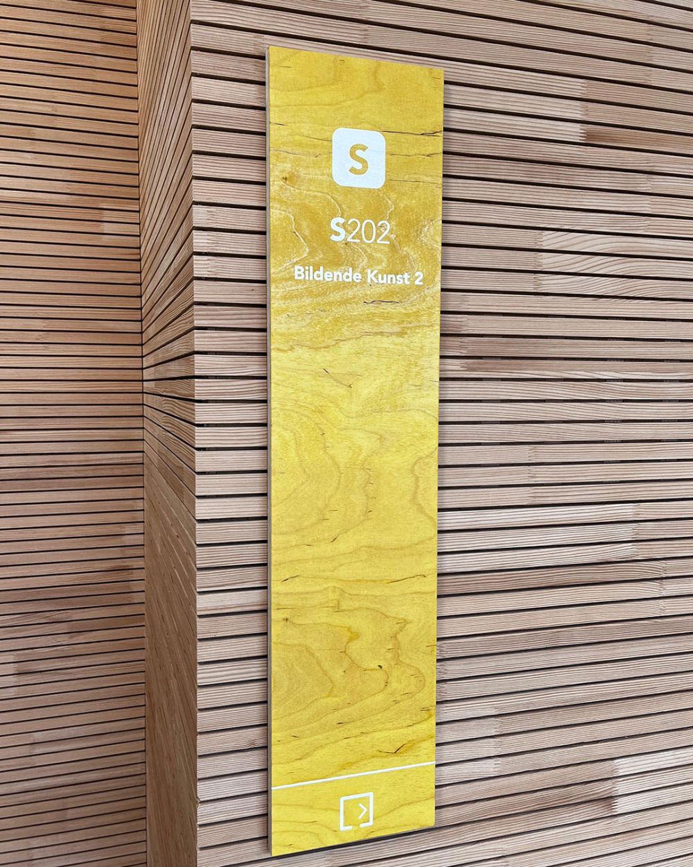 Holzschild Klassenraum