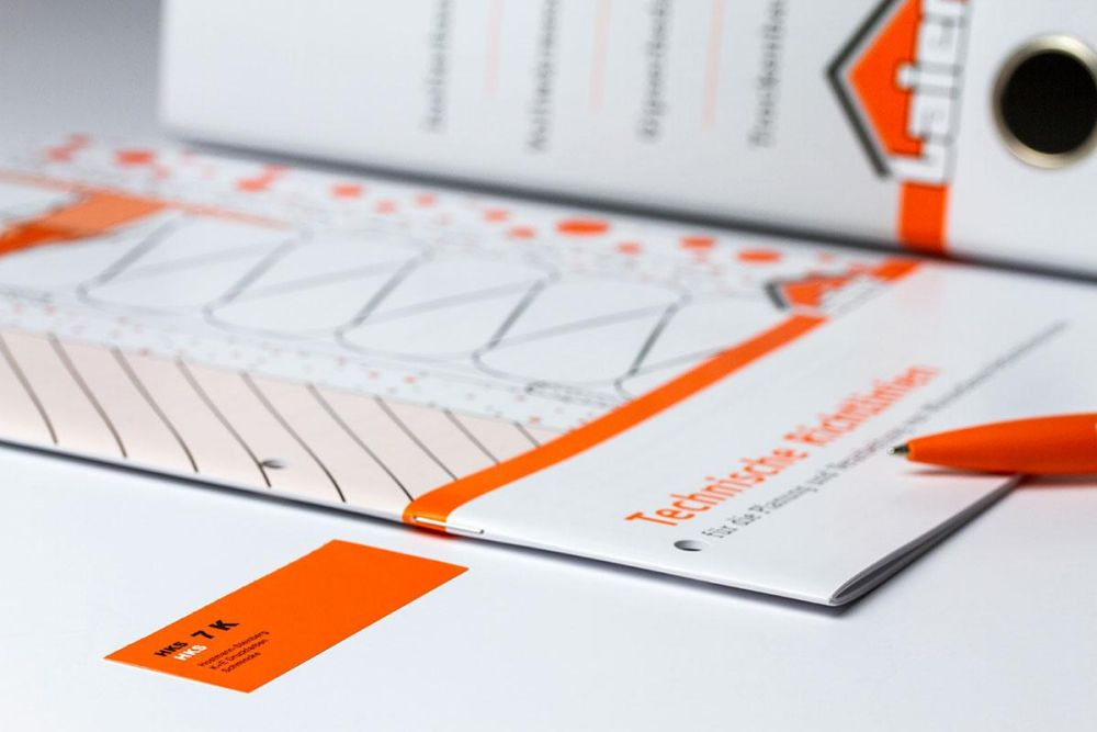 Prospekte, Visitenkarten, Kugelschreiber und Ordner für Laier