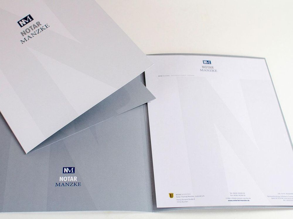 Mappe und Briefpapier im Corporate Design von Notar Manzke