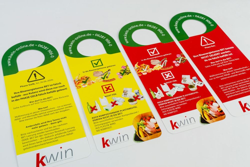 Gelbe und rote Mülltonnenanhänger für KWiN