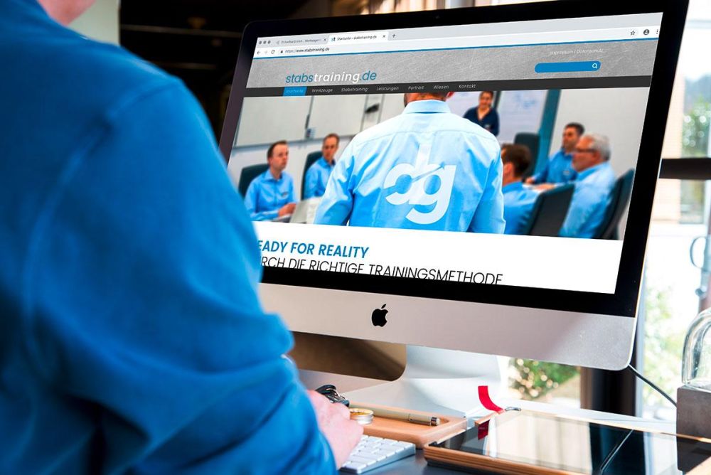 Webseite Stabstraining auf einem iMac