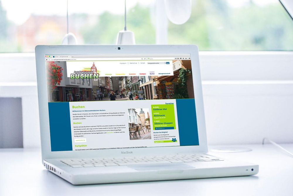 Webseite Aktivgemeinschaft auf einem weißen MacBook