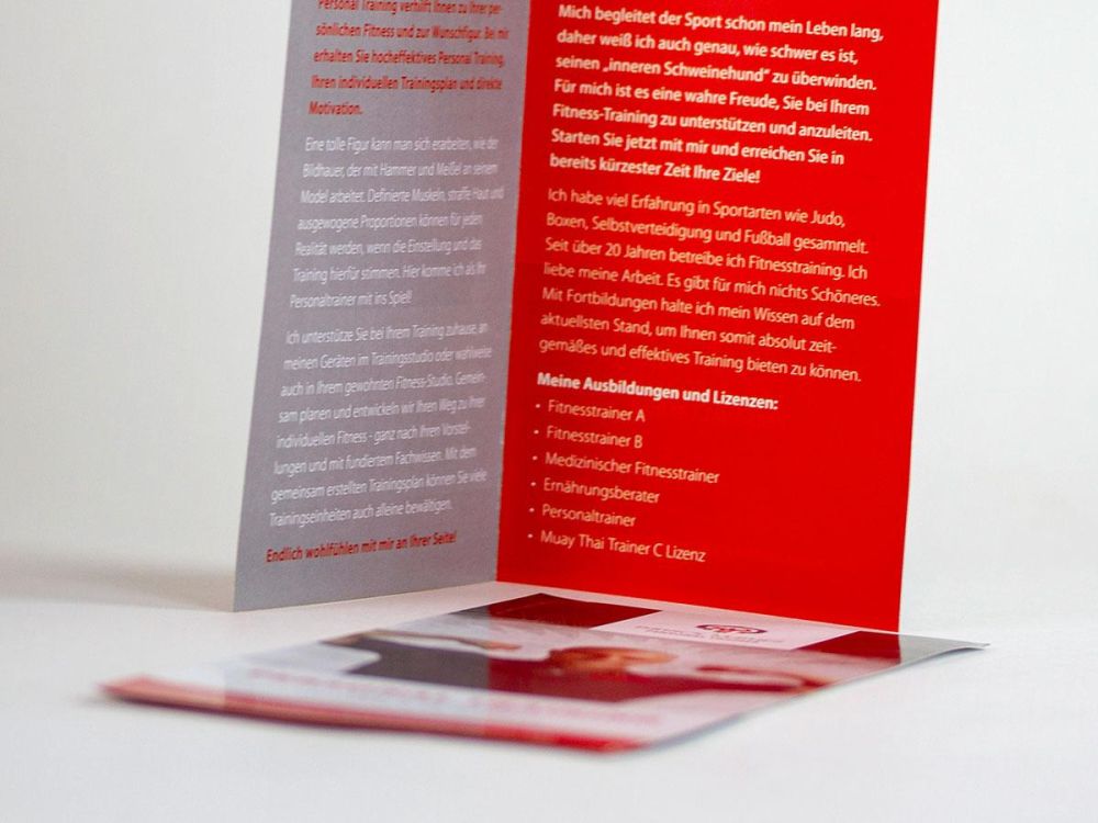 Mathes Personaltraining Flyer in grau und rot
