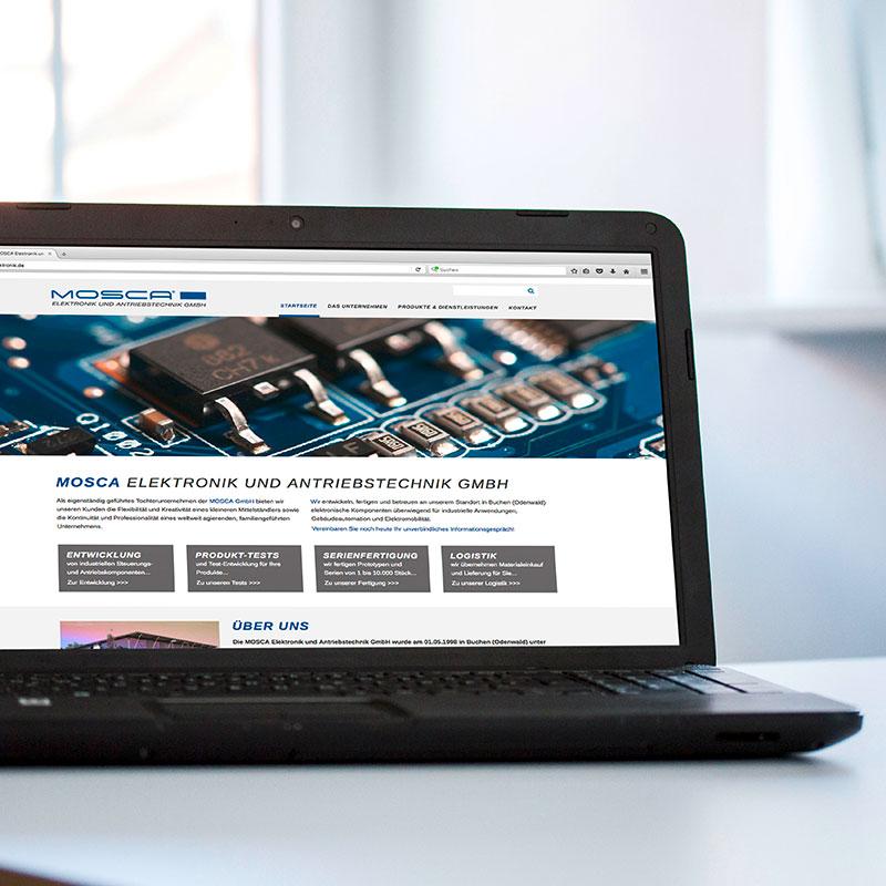 Mosca Elektronik Webseite auf einem schwarzen Laptop