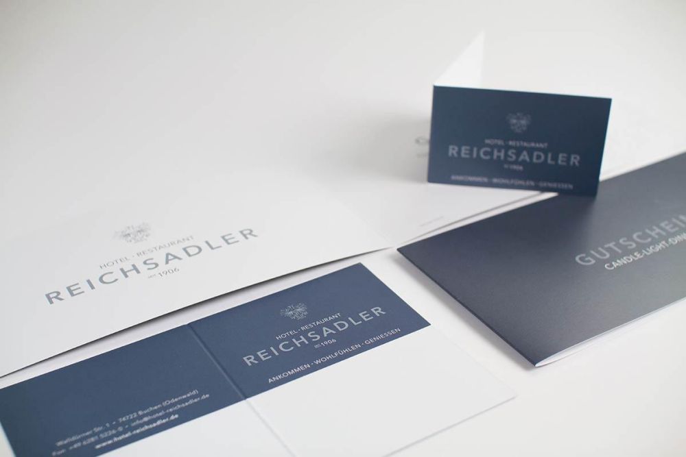 Visitenkarten und Gutscheine in neuem Corporate Design