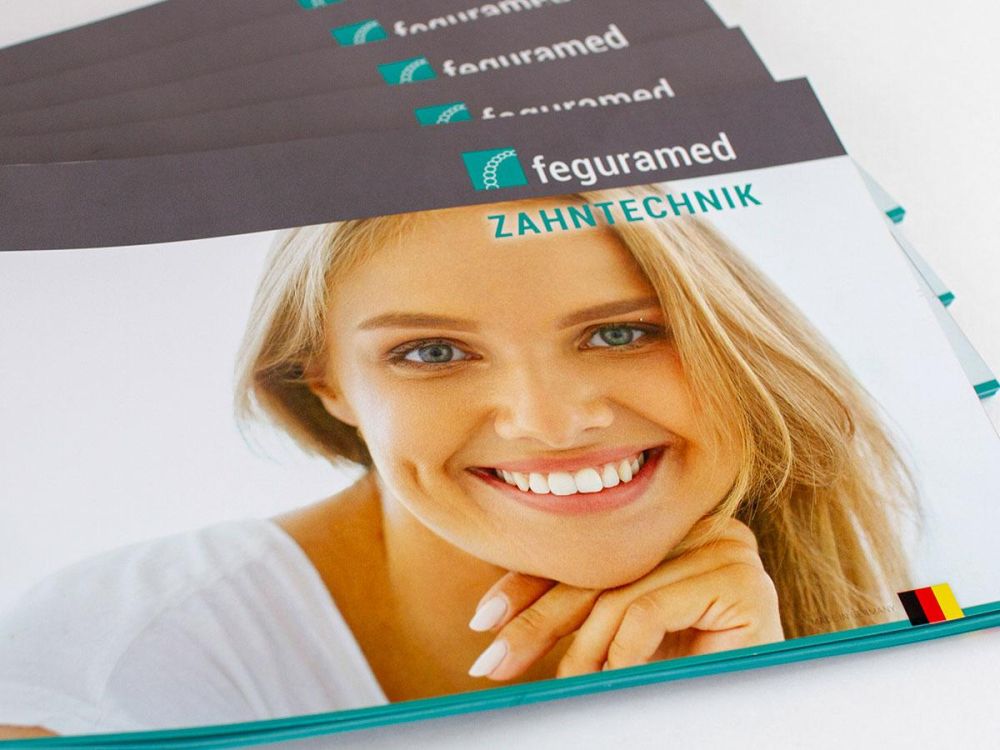 Titelbild Feguramed Katalog mit lachender Frau 