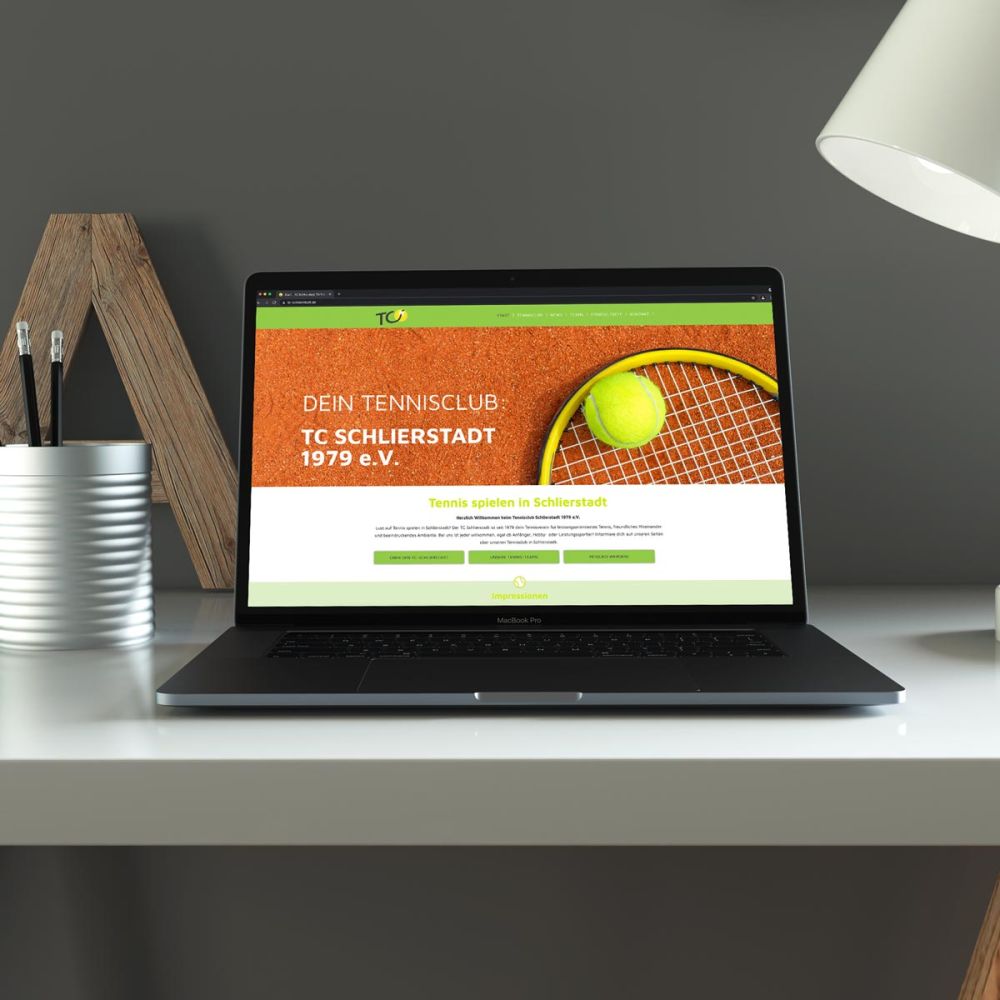 Webseite TC Schlierstadt auf einem Laptop
