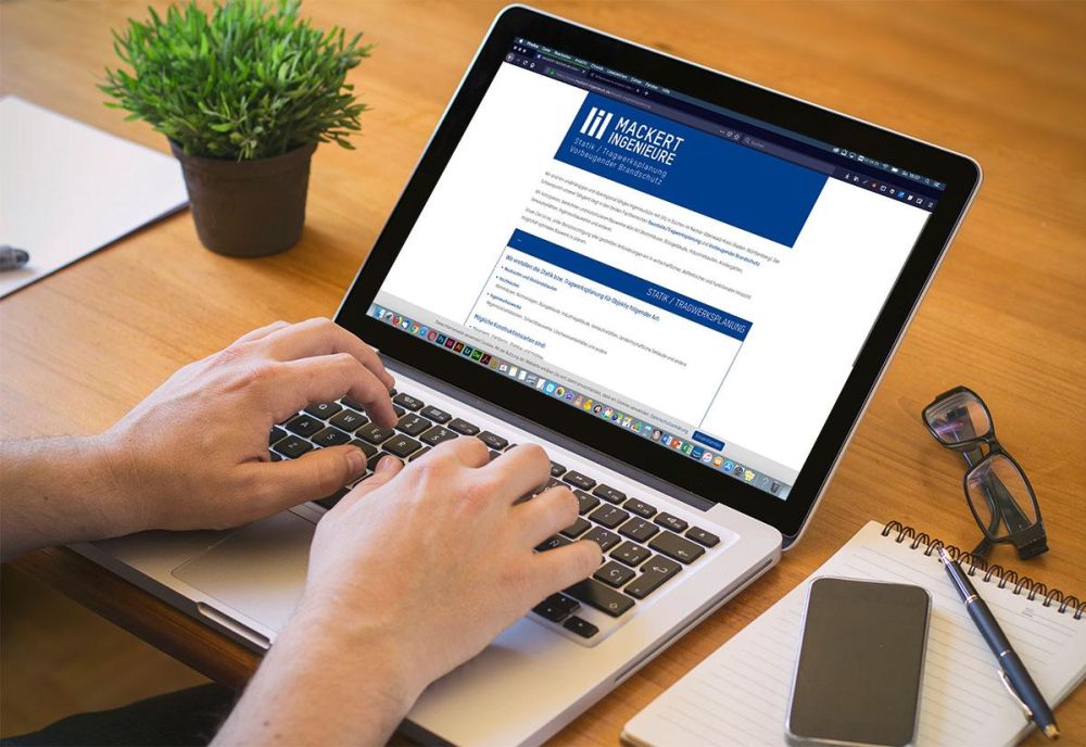 Mackert Ingenieure Webseite auf einem MacBook