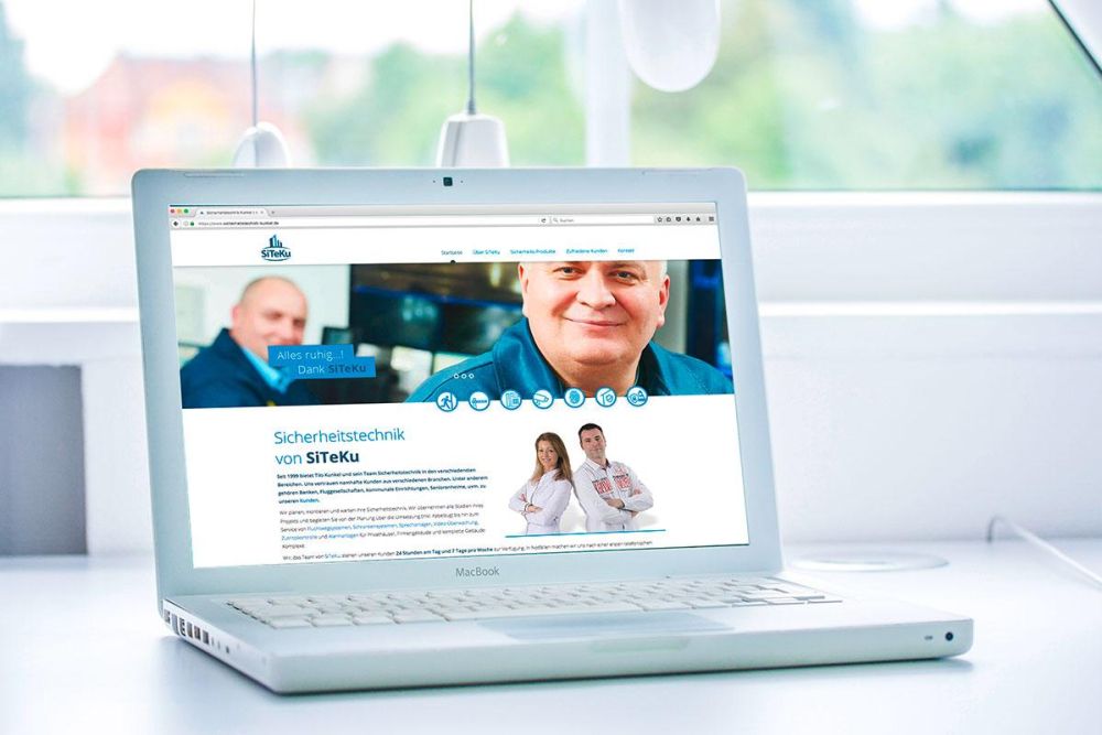 Webseite SiTeKu auf einem Laptop