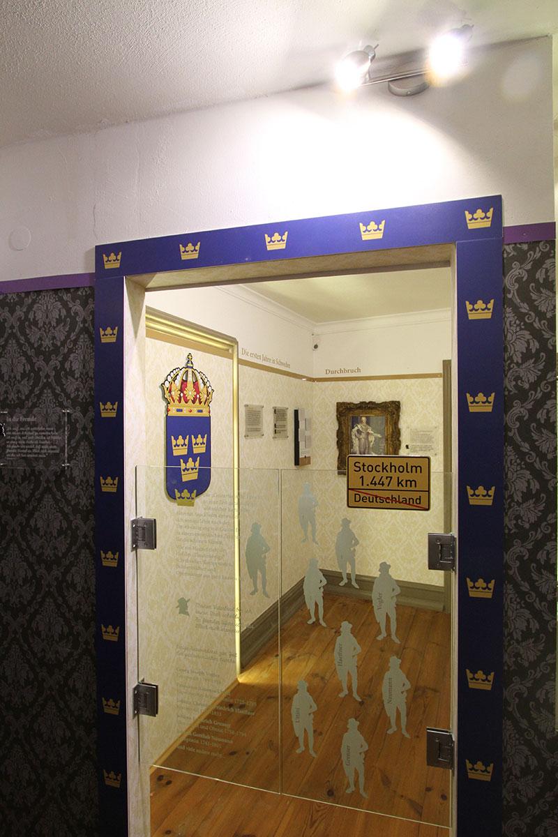 Beklebte Tür und Glas