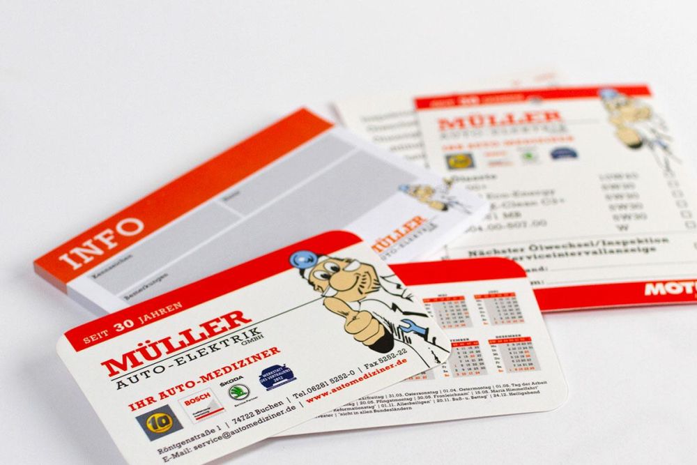 Kalender, Flyer und Infokarten im Corporate Design