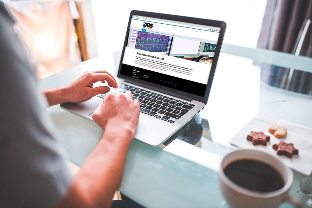 DBS Webseite auf einem Laptop