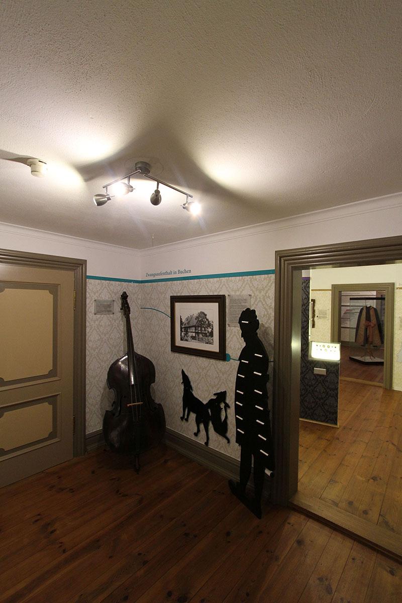 Schattenfiguren in der JMK Ausstellung