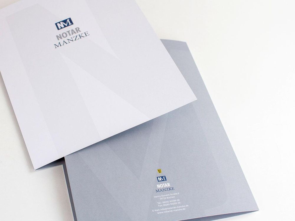 Dokumentenmappe im Corporate Design von Notar Manzke