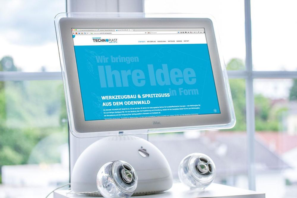 Schmidt Technoplast Webseite auf einem alten iMac