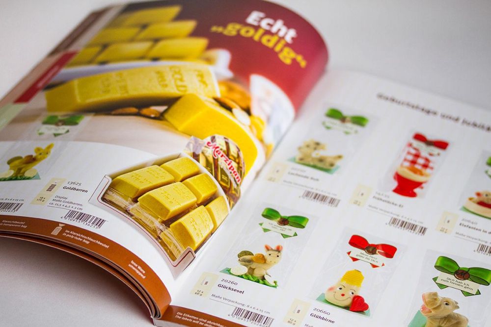 Katalog mit Geschenkfiguren