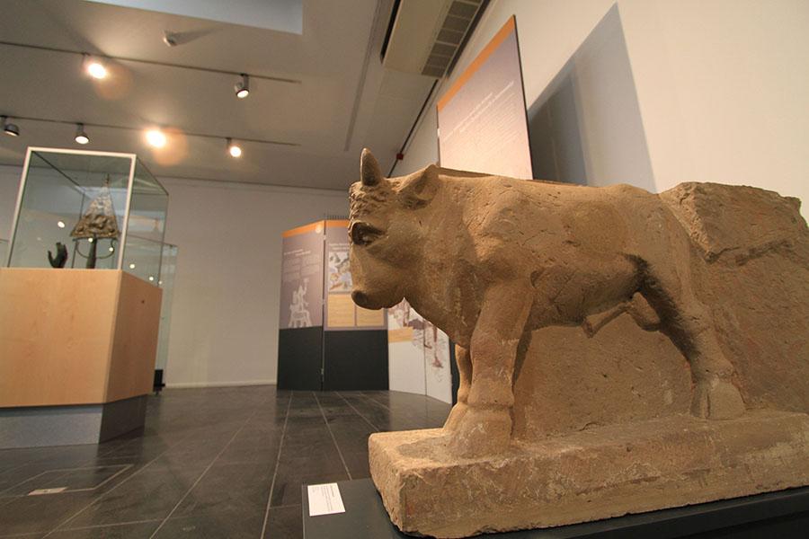 Steinskulpturen in der Ausstellung im Römermuseum