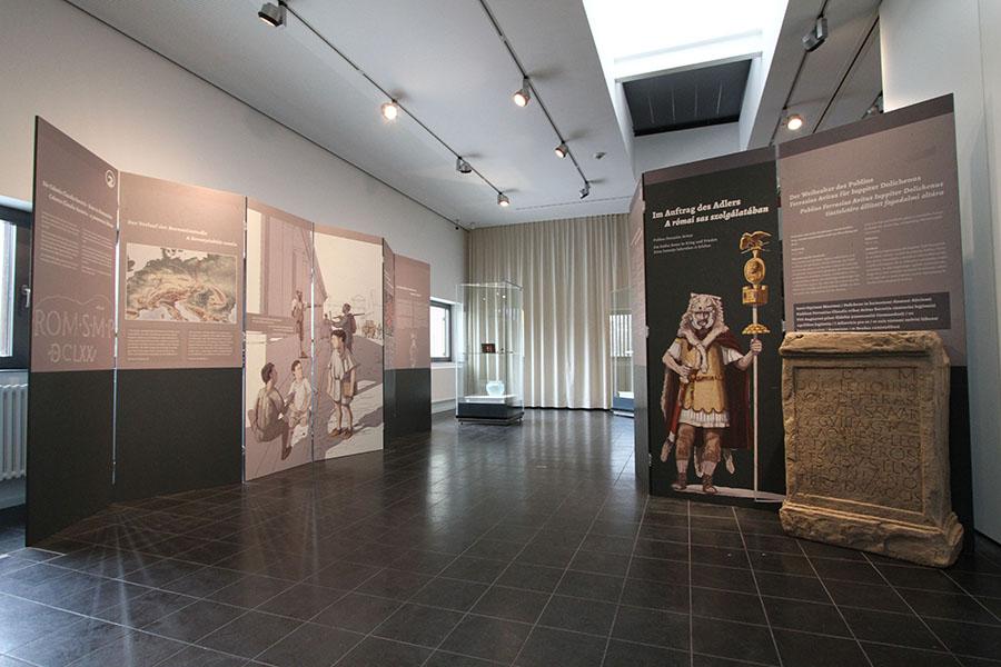 Ausstellung im Römermuseum mit Infotafeln