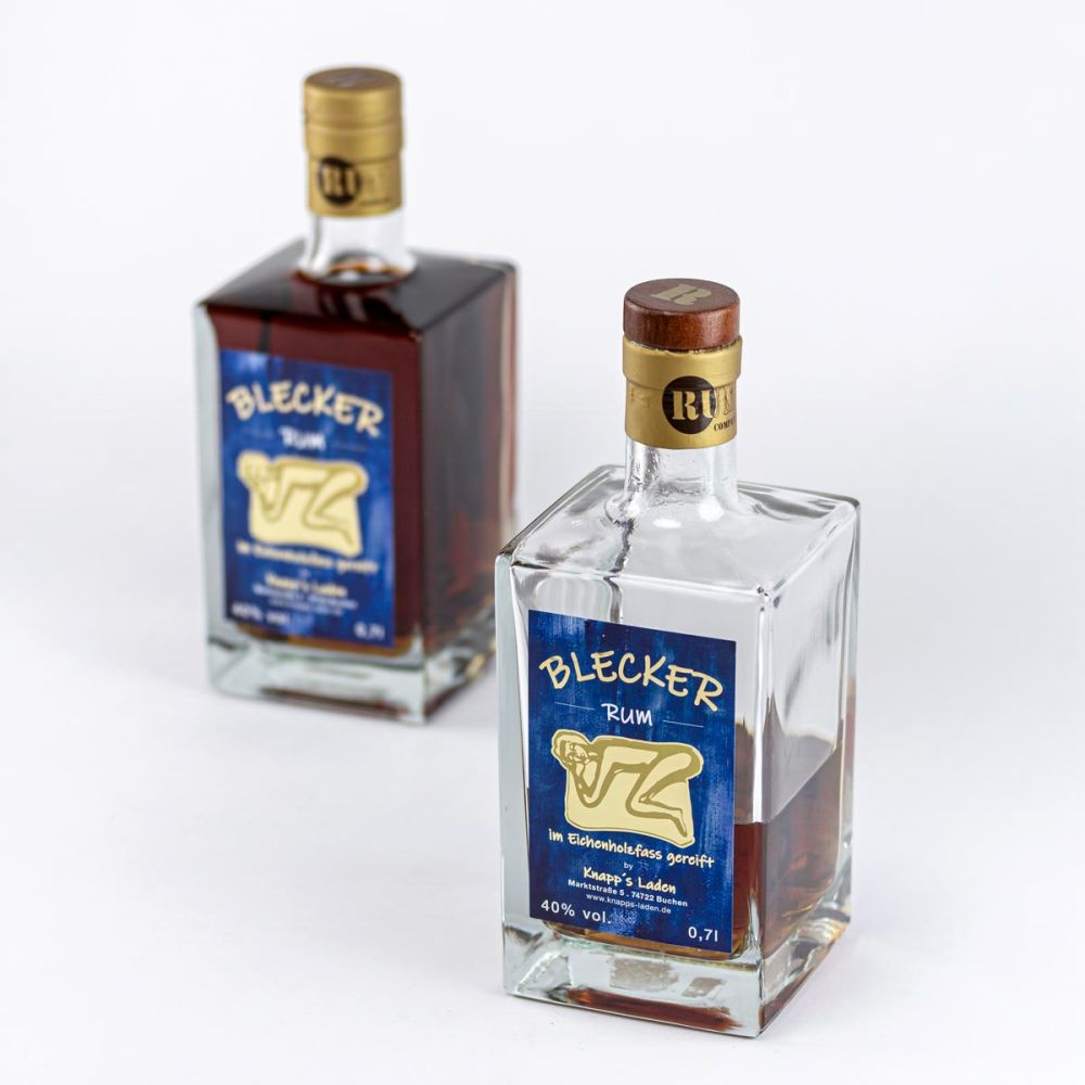 zwei Flaschen Blecker Rum