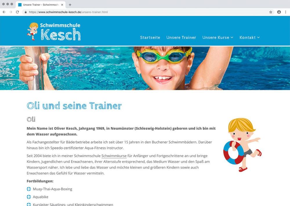 Oli und seine Trainer bei der Schwimmschule Kesch