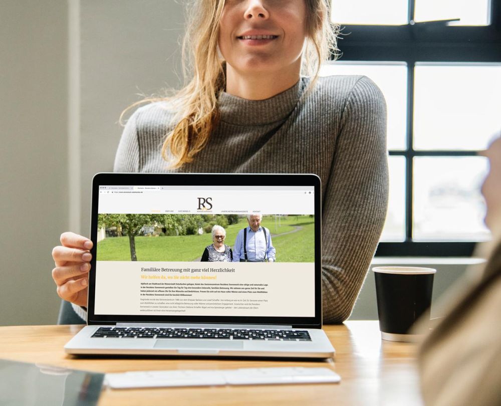 Webseite Residenz Sonneneck auf einem Laptop