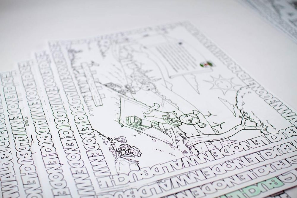 Platzsets mit verschiedenen Buchen-Motiven