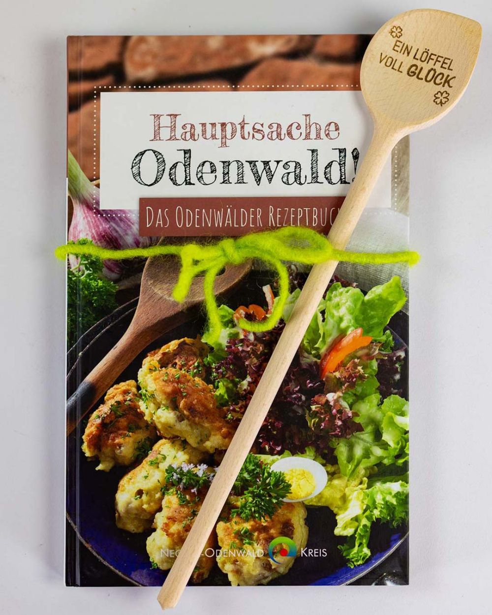 Kochbuch Hauptsache Odenwald in Geschenkverpackung mit Holzkochlöffel
